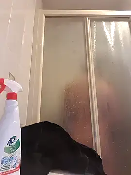 Snapshot of Lentbulant chatting on January 6, 8:57 am Lentbulant online show from January 6, 8:57 am