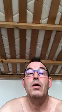 Snapshot of Lentbulant chatting on March 15, 10:24 am Lentbulant online show from March 15, 10:24 am