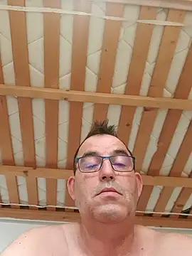 Snapshot of Lentbulant chatting on October 22, 7:41 am Lentbulant online show from October 22, 7:41 am