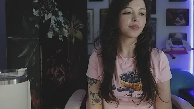 Snapshot of makiyahbelle chatting on January 16, 9:57 am makiyahbelle online show from January 16, 9:57 am