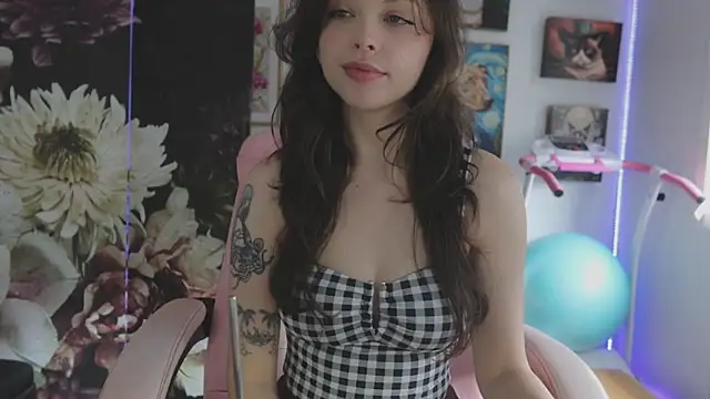 Snapshot of makiyahbelle chatting on February 23, 6:22 am makiyahbelle online show from February 23, 6:22 am