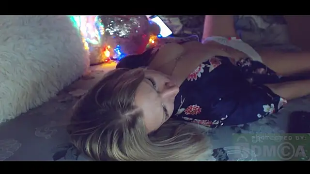 mimmi  online show from December 4, 10:08 pm