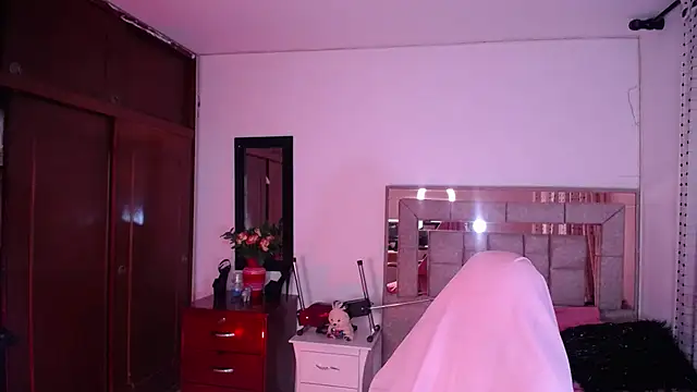 salomecastro  online show from March 22, 12:39 am