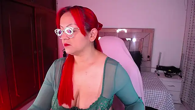 salomecastro  online show from October 30, 1:18 am