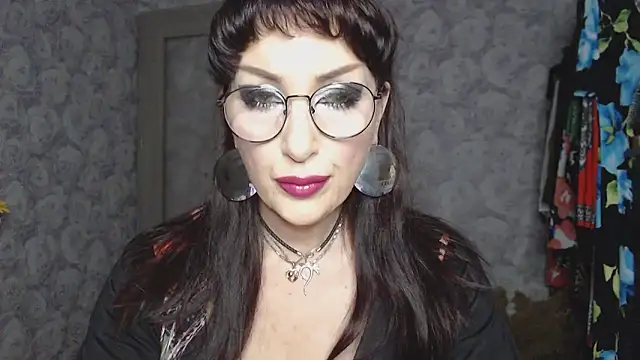 Snapshot of Aziza1 chatting on June 20, 1:14 pm Aziza1 online show from June 20, 1:14 pm