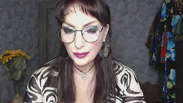 Snapshot of Aziza1 chatting on July 8, 2:43 pm Aziza1 online show from July 8, 2:43 pm