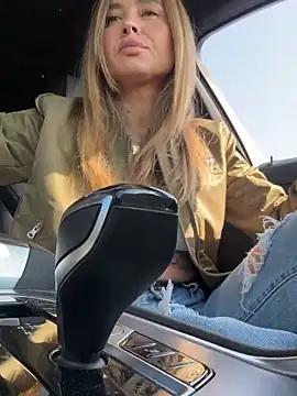 Etwas neugierig online show from March 7, 10:45 am