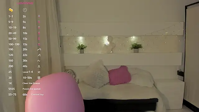 AshleyRoys online show from December 9, 3:00 pm