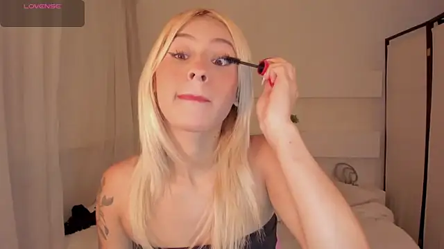 AshleyRoys online show from March 14, 4:30 pm