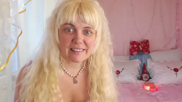 Snapshot of SunnySylvia chatting on December 31, 12:46 pm SunnySylvia online show from December 31, 12:46 pm