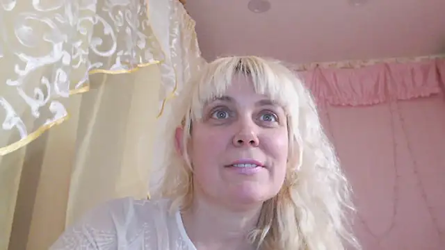 Snapshot of SunnySylvia chatting on January 7, 4:27 pm SunnySylvia online show from January 7, 4:27 pm