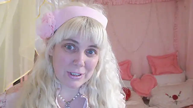 Snapshot of SunnySylvia chatting on February 16, 6:43 pm SunnySylvia online show from February 16, 6:43 pm