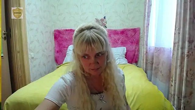 Snapshot of SunnySylvia chatting on November 7, 9:53 am SunnySylvia online show from November 7, 9:53 am