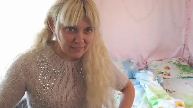 Snapshot of SunnySylvia chatting on November 22, 12:48 pm SunnySylvia online show from November 22, 12:48 pm