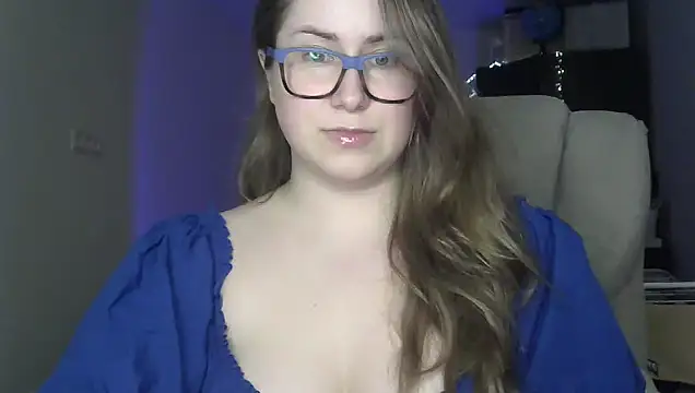Snapshot of SeasonalSomeone chatting on May 18, 9:42 pm SeasonalSomeone online show from May 18, 9:42 pm