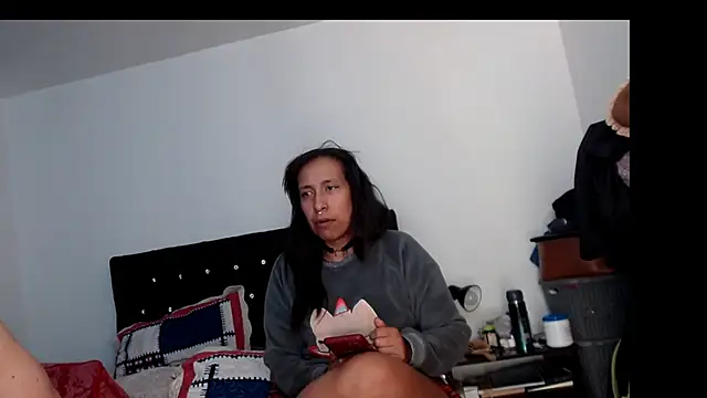 Snapshot of victoriacanelita chatting on November 25, 12:38 pm victoriacanelita online show from November 25, 12:38 pm