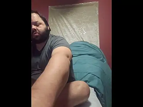 Snapshot of Strongbutgentle36 chatting on December 17, 6:08 am Strongbutgentle36 online show from December 17, 6:08 am