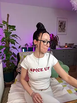 Trixie-Tainted online show from March 15, 1:40 pm