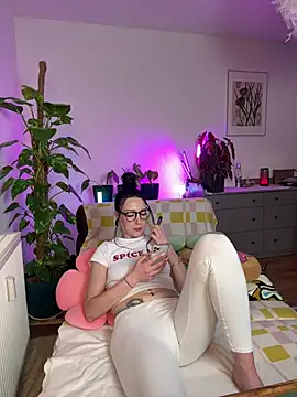 Trixie-Tainted online show from March 15, 4:43 pm