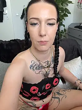 Trixie-Tainted online show from July 16, 2:45 pm