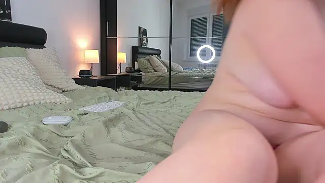 Snapshot of YammyPie chatting on February 2, 11:40 am YammyPie online show from February 2, 11:40 am