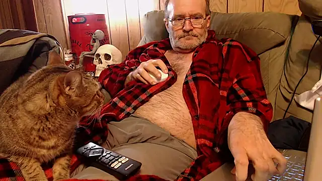 Snapshot of snickers1 chatting on November 12, 5:08 am snickers1 online show from November 12, 5:08 am