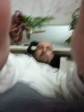 Snapshot of spidrman8 chatting on February 11, 11:37 am spidrman8 online show from February 11, 11:37 am