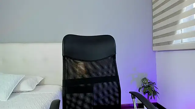 NataliaBuiles online show from February 20, 9:53 pm