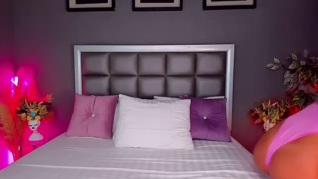 Snapshot of Rachel_Quinn_ chatting on October 15, 3:39 am Rachel Quinn online show from October 15, 3:39 am