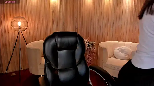 Snapshot of MorganHicks chatting on October 17, 8:44 pm MorganHicks online show from October 17, 8:44 pm