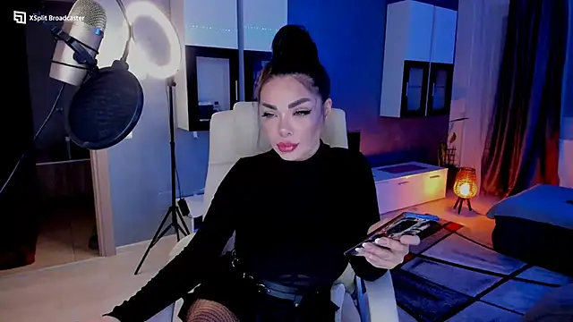 Snapshot of Miss_kay1111 chatting on December 4, 4:27 pm Miss kay1111 online show from December 4, 4:27 pm