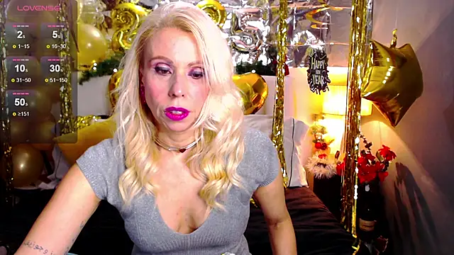 Snapshot of Luci_evans chatting on December 31, 11:06 pm Luci evans online show from December 31, 11:06 pm