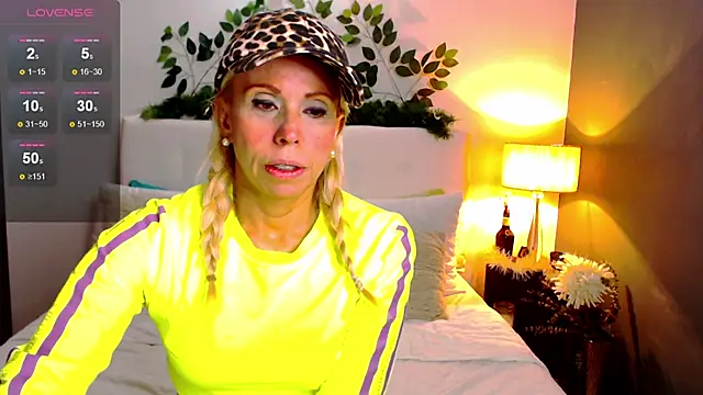 Snapshot of Luci_evans chatting on January 18, 2:47 am Luci evans online show from January 18, 2:47 am