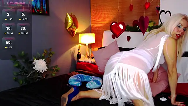 Snapshot of Luci_evans chatting on February 19, 1:18 am Luci evans online show from February 19, 1:18 am