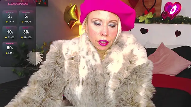 Snapshot of Luci_evans chatting on February 25, 2:03 am Luci evans online show from February 25, 2:03 am