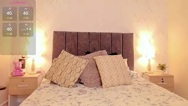 Snapshot of Luci_evans chatting on November 9, 5:44 pm Luci evans online show from November 9, 5:44 pm