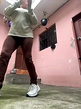 Snapshot of latinfemale chatting on November 1, 6:10 pm latinfemale online show from November 1, 6:10 pm