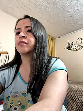 Snapshot of latinfemale chatting on November 7, 1:27 am latinfemale online show from November 7, 1:27 am