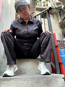 Snapshot of latinfemale chatting on November 20, 7:35 pm latinfemale online show from November 20, 7:35 pm