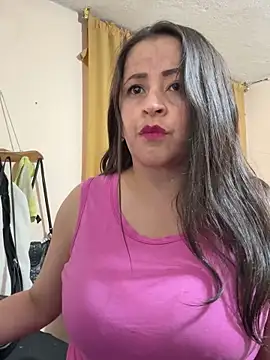 Snapshot of latinfemale chatting on November 30, 12:14 am latinfemale online show from November 30, 12:14 am