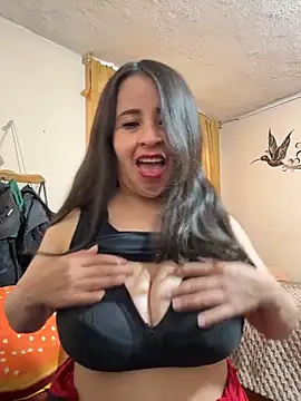 Snapshot of latinfemale chatting on December 17, 9:43 pm latinfemale online show from December 17, 9:43 pm