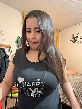 Snapshot of latinfemale chatting on June 25, 10:36 pm latinfemale online show from June 25, 10:36 pm