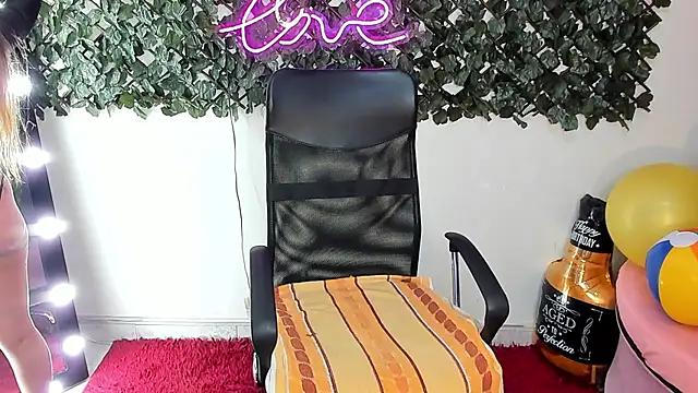 DestinyHills online show from June 23, 12:03 pm