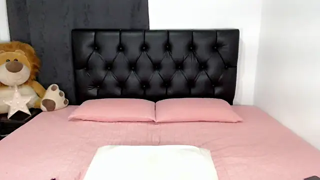 Snapshot of Morgan_rox23 chatting on May 27, 1:57 am Morgan rox23 online show from May 27, 1:57 am