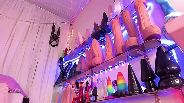 Snapshot of christymilkk chatting on December 29, 2:06 am christymilkk online show from December 29, 2:06 am