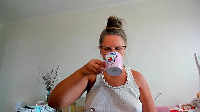 Snapshot of IamYourNarcotic chatting on September 9, 6:02 am IamYourNarcotic online show from September 9, 6:02 am