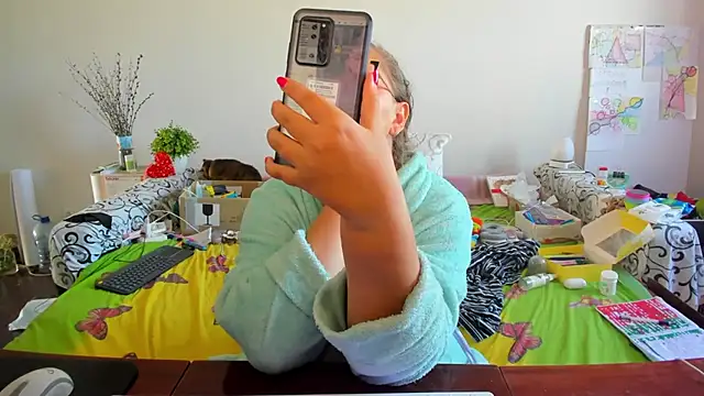 Snapshot of IamYourNarcotic chatting on October 4, 6:00 am IamYourNarcotic online show from October 4, 6:00 am