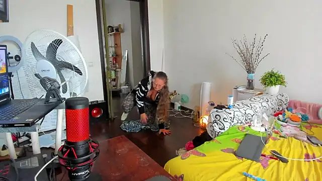 Snapshot of IamYourNarcotic chatting on October 21, 11:44 am IamYourNarcotic online show from October 21, 11:44 am