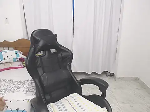 yeslluisa online show from November 27, 11:23 am