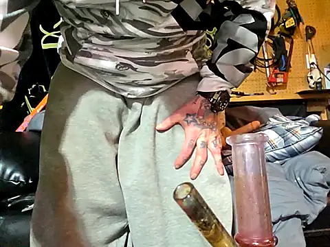 Snapshot of canadacockinme chatting on November 1, 9:11 am canadacockinme online show from November 1, 9:11 am